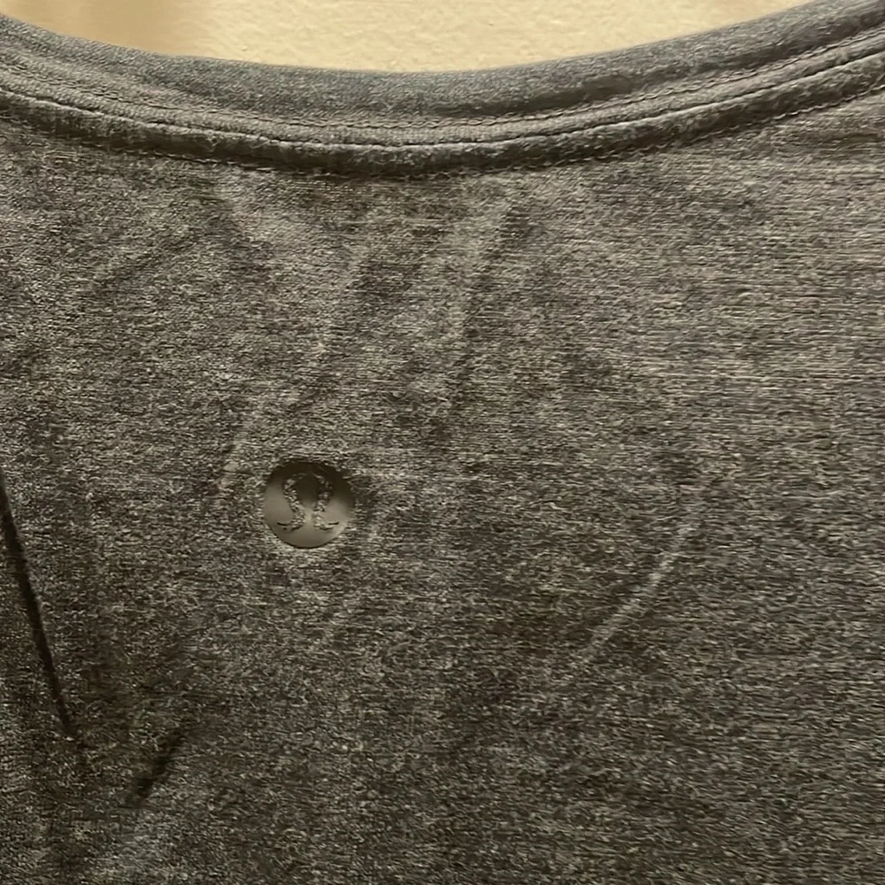 Lululemon love tee - Picture 2 of 2